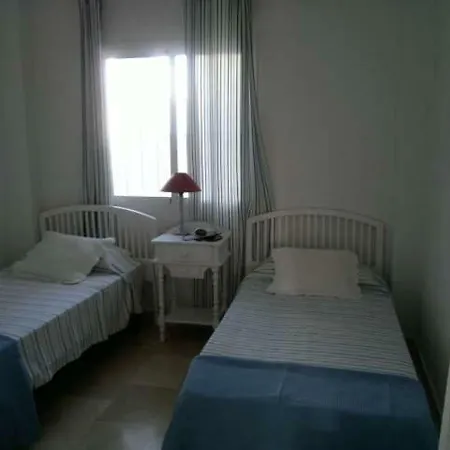 Urb. Pelikan Park Calle Sabinillas Nº 3 *