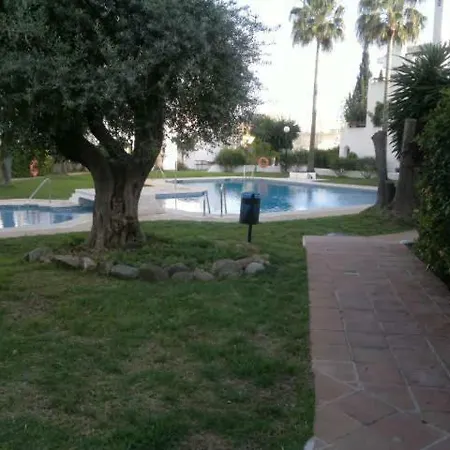 Urb. Pelikan Park Calle Sabinillas Nº 3 *